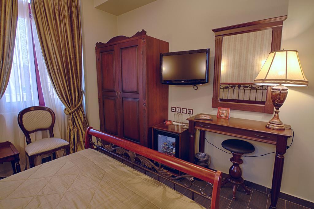 Theofilos Paradise Boutique Hotel Mytilene Exterior photo